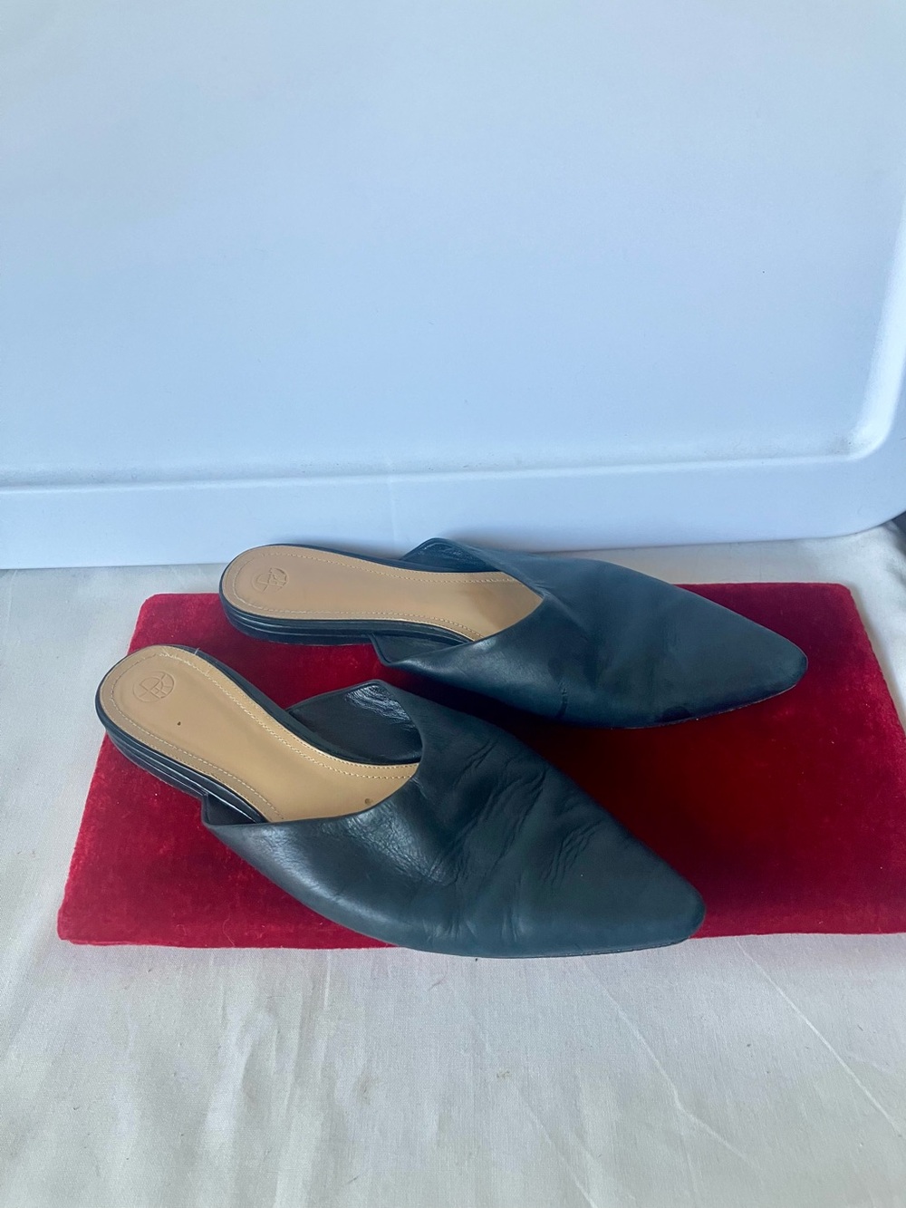 The Row Pointed Toe Flat Mules Slide Shoes Black Leather Sz 38 Italy US 8 Worn.